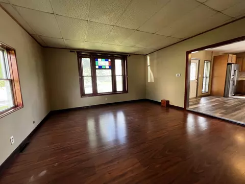 Living - 620 E Pleasant St, Belvidere, IL 61008 photo 4 of 5
