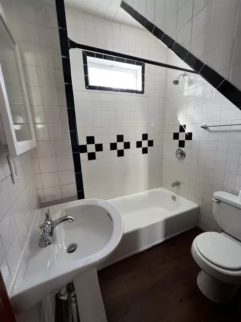 Bath - 620 E Pleasant St, Belvidere, IL 61008 photo 6 of 6