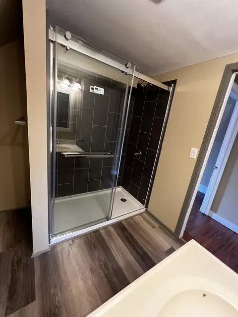 Bath - 620 E Pleasant St, Belvidere, IL 61008 photo 3 of 6