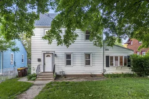 207 Robert Ave, Rockford, IL 61107