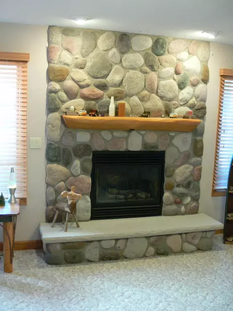 Living - 12444 Whispering Winds Dr, Roscoe, IL 61073 photo 8 of 9