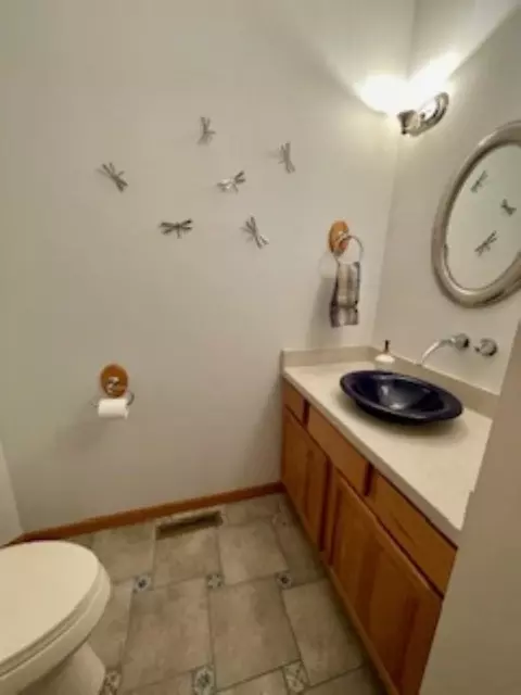 Bath - 12444 Whispering Winds Dr, Roscoe, IL 61073 photo 5 of 7