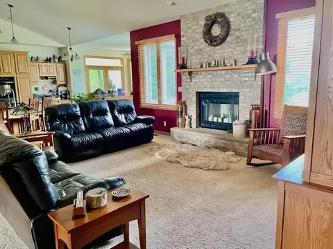 Living - 12444 Whispering Winds Dr, Roscoe, IL 61073 photo 4 of 9