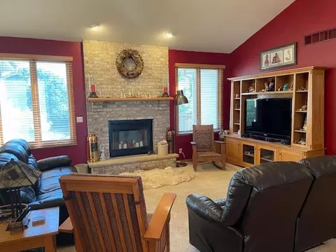 Living - 12444 Whispering Winds Dr, Roscoe, IL 61073 photo 2 of 9