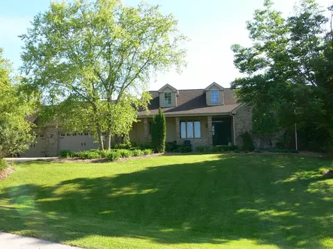 12444 Whispering Winds Dr, Roscoe, IL 61073