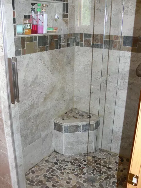 Bath - 12444 Whispering Winds Dr, Roscoe, IL 61073 photo 2 of 7