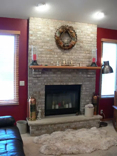 Living - 12444 Whispering Winds Dr, Roscoe, IL 61073 photo 3 of 9