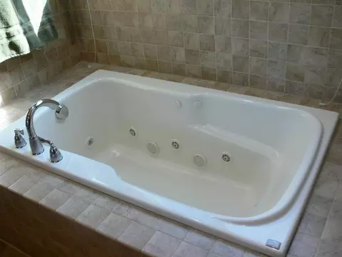Bath - 12444 Whispering Winds Dr, Roscoe, IL 61073 photo 4 of 7
