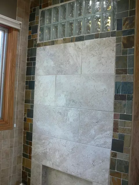 Bath - 12444 Whispering Winds Dr, Roscoe, IL 61073 photo 7 of 7