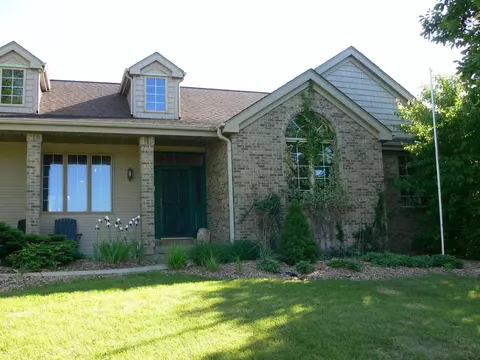 Exterior - 12444 Whispering Winds Dr, Roscoe, IL 61073 photo 3 of 22