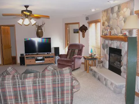 Living - 12444 Whispering Winds Dr, Roscoe, IL 61073 photo 7 of 9