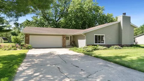 4801 Wild Deer Trl, Roscoe, IL 61073
