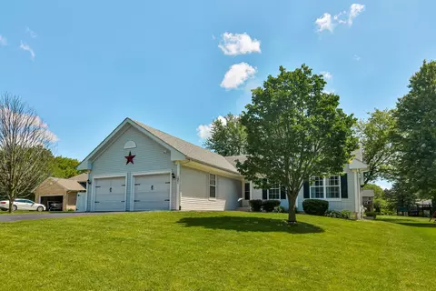 121 Queensbury, Poplar Grove, IL 61065