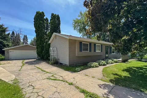 1521 Nelson Dr, Machesney Park, IL 61115