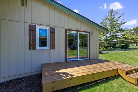 Exterior - 7335 Mccurry Rd, Roscoe, IL 61073 photo 4 of 7