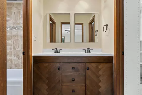 Bath - 7335 Mccurry Rd, Roscoe, IL 61073 photo 1 of 4