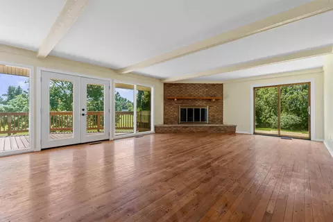 Living - 7335 Mccurry Rd, Roscoe, IL 61073 photo 2 of 5