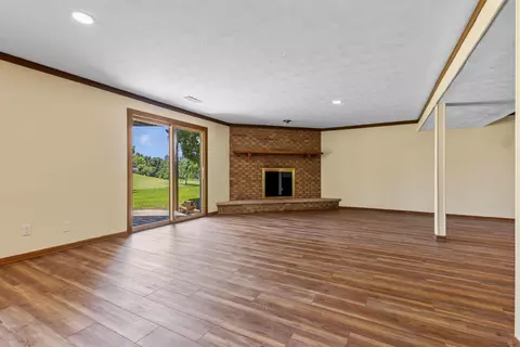 Living - 7335 Mccurry Rd, Roscoe, IL 61073 photo 4 of 5