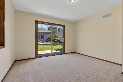Bedroom - 7335 Mccurry Rd, Roscoe, IL 61073 photo 2 of 2