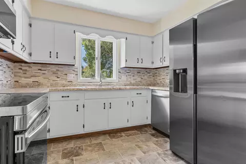 Kitchen - 7335 Mccurry Rd, Roscoe, IL 61073 photo 1 of 2