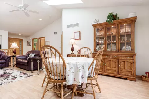 Dining - 1025 High Point Dr, Rockton, IL 61072 photo 3 of 3