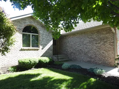 1025 High Point Dr, Rockton, IL 61072