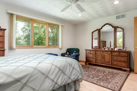 Bedroom - 1025 High Point Dr, Rockton, IL 61072 photo 3 of 7