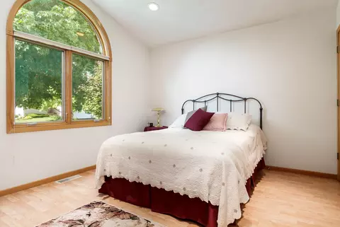 Bedroom - 1025 High Point Dr, Rockton, IL 61072 photo 4 of 7