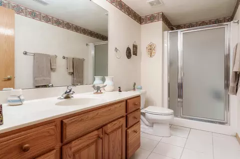 Bath - 1025 High Point Dr, Rockton, IL 61072 photo 3 of 3