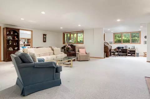 Living - 1025 High Point Dr, Rockton, IL 61072 photo 7 of 11