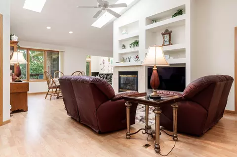 Living - 1025 High Point Dr, Rockton, IL 61072 photo 1 of 11