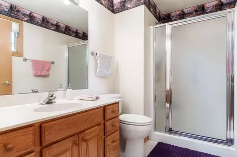 Bath - 1025 High Point Dr, Rockton, IL 61072 photo 1 of 3