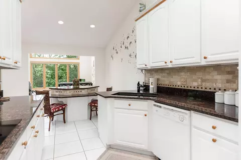 Kitchen - 1025 High Point Dr, Rockton, IL 61072 photo 3 of 4