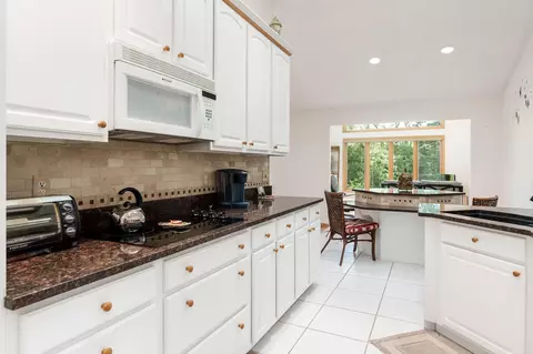 Kitchen - 1025 High Point Dr, Rockton, IL 61072 photo 4 of 4