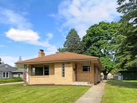 5123 Arlington St, Loves Park, IL 61111