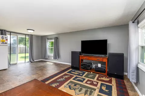 501 Freeman St, Warren, IL 61087 photo 8