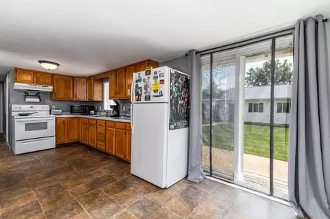 501 Freeman St, Warren, IL 61087 photo 4