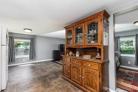 501 Freeman St, Warren, IL 61087 photo 6