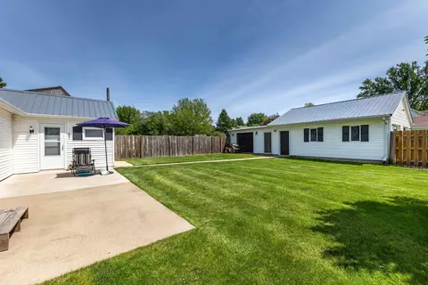 501 Freeman St, Warren, IL 61087 photo 3