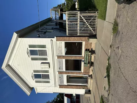 105 S 4th St, Capron, IL 61012