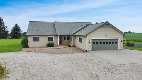21771 Argo Fay Rte, Chadwick, IL 61014