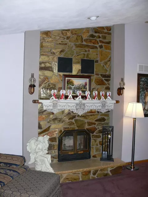 Living - 9843 Jesters Row, Roscoe, IL 61073 photo 2 of 3