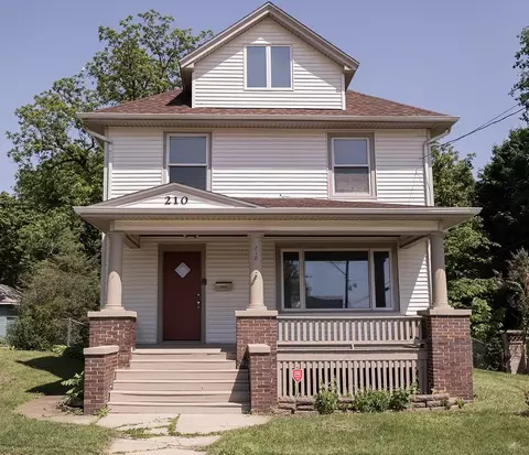 210 12th St, Rockford, IL 61104