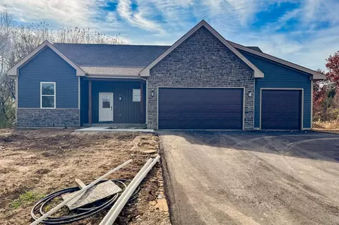 9620 Lismore Rd, Roscoe, IL 61073