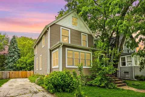 1418 Brown Ave, Evanston, IL 60201