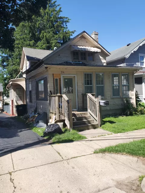 514 W Douglas, Freeport, IL 61032