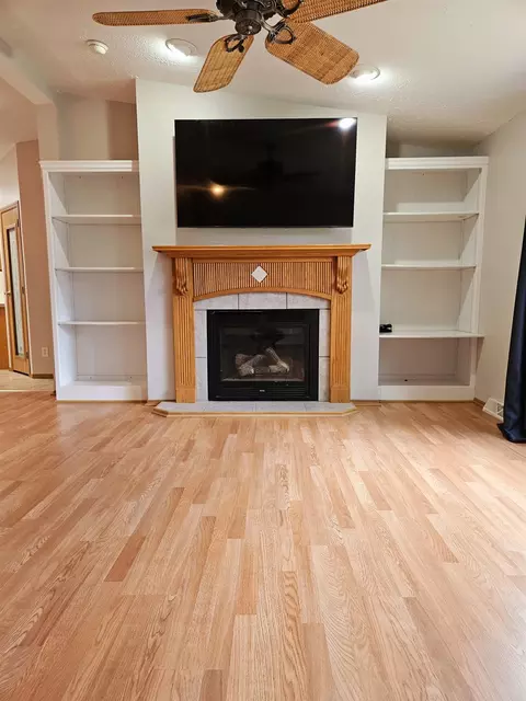Living - 345 Elder Ln, Belvidere, IL 61008 photo 2 of 3