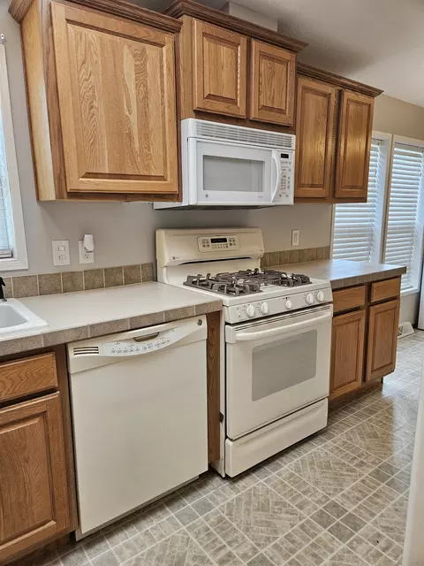 Kitchen - 345 Elder Ln, Belvidere, IL 61008 photo 4 of 7