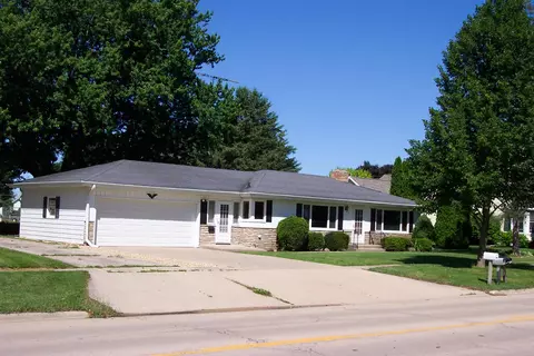 408 N Walnut Ave, Forreston, IL 61030