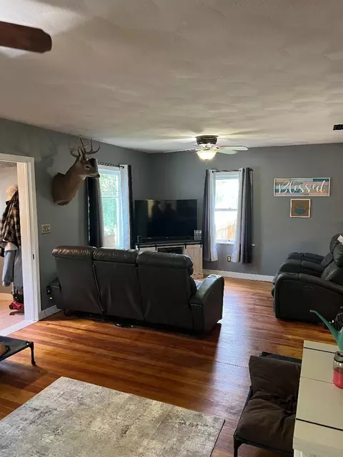 Living - 304 N Lee St, Davis, IL 61019 photo 1 of 2